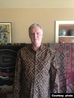 Stanley Harsha, diplomat AS, pecinta batik Indonesia (foto: courtesy).