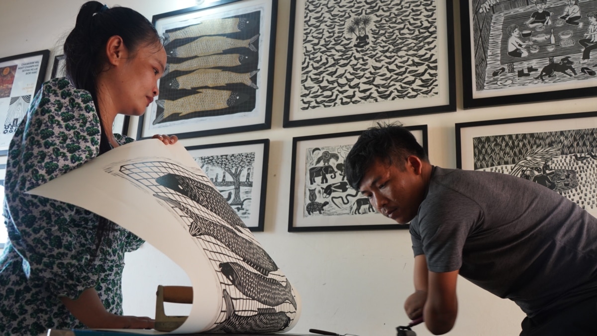 Cambodian Artist Turns Disability into Triumph - Vimarsana News