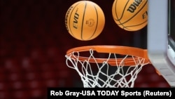 ILUSTRACIJA - Košarkaške lopte upadaju u obruč (Foto: Reuters/Rob Gray-USA TODAY Sports)