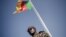 Le drapeau du Cameroun à Buea, le 26 avril 2018.
