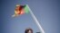 Le drapeau du Cameroun à Buea, le 26 avril 2018. (AFP)
