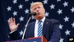 Donald Trump afirma que las elecciones de noviembre estarían "arregladas" y que los medios quieren acabar con su campaña.