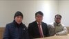 지난 2020년 9월 한반도 서해에서 북한군에 피살된 한국 해양수산부 공무원 고 이대준 씨 유족 측 김기윤(가운데) 변호사와 이 씨 형 이래진(왼쪽) 씨. (자료사진)