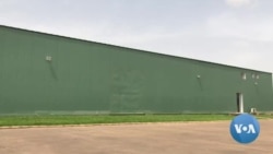 Visite dans une usine qui fabrique des panneaux solaires au Faso