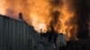 Фото: Рятувальники гасять пожежу в Києві після ракетних ударів Росії, 8 вересня 2026 року.