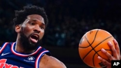 Double objectif cette année pour Joël Embiid : le titre et la couronne de MVP.