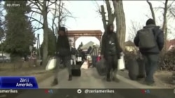 Vështirësitë e studentëve afrikanë për t’u larguar nga Ukraina