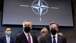 Generalni sekretar NATO-a Jens Stoltenberg sa američkim državnim sekretarom Entonijem Blinkenom