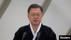 Presiden Korea Selatan, Moon Jae-in di Seoul, 1 Maret 2022. (Jeon Heon-Kyun/Pool via REUTERS)