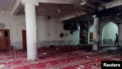 Masjid di Peshawar, Pakistan setelah ledakan bom saat salat Jumat, 4 Maret 2022. (Foto: REUTERS/Fayaz Aziz)