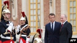 Mayıs 2017'de Macron Versailles Sarayı'nda Putin'i ağırladı
