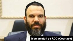 Dan Gertler na milulu mya botiami manzaka ya boyokani na mbulamatari ya Ekolo Congo démocratique na Kinshasa, 25 féfrier 2022. (Mbulamatari ya RDC)