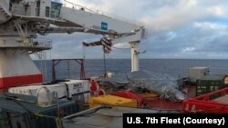 美國海軍第七艦隊宣布，1月份在南中國海訓練時發生事故掉入海中的F-35C隱身戰機已在3月2日被成功打撈出來。（2022年3月3日）
