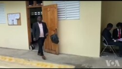 Kèk politològ nan vil Kapayisyen bay opinyon yo sou envazyon larisi ann Ikrèn nan. Gerard Maxineau