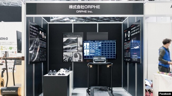 ORPHE memamerkan prototipe produk sepatu baru dan solusi analisis gerakan seluruh tubuh "ORPHE ANALYTICS" di "SPORTEC2021" di Tokyo Big Sight, 2 Desember 2021. (Facebook/orpheinc)