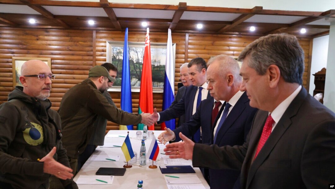 3 Mart 2022 - Rusya ve Ukrayna heyetleri, Rusya'nın Ukrayna'yı işgali sonrası başlatılan müzakerelerin ikinci turu için bir kez daha Belarus'ta biraraya geldi