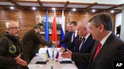 3 Mart 2022 - Rusya ve Ukrayna heyetleri, Rusya'nın Ukrayna'yı işgali sonrası başlatılan müzakerelerin ikinci turu için bir kez daha Belarus'ta biraraya geldi