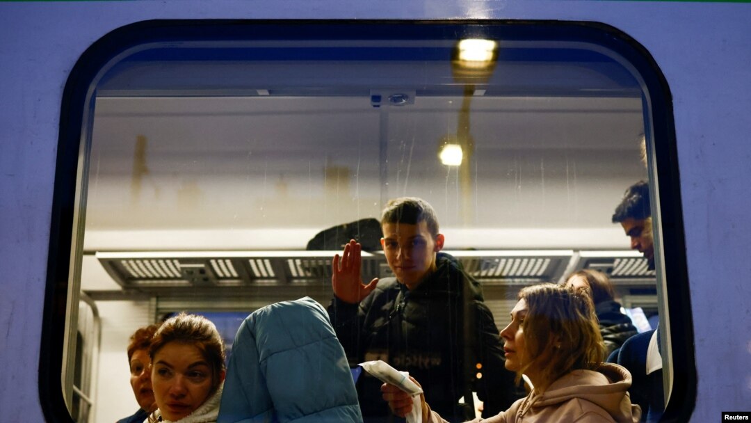 Un tren con refugiados ucranianos llega a Przemysl, Polonia, el 1 de marzo de 2022.