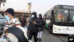 Nigerian students who were evacuated from Ukraine following Russia's invasion of the country arrive at the Nnamdi Azikiwe International Airport in Abuja, Nigeria, March. 4, 2022. 