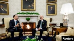 El presidente de EEUU Biden recibe al primer ministro de Irlanda Taoiseach Varadkar en la Casa Blanca en Washington el 17 de marzo de 2023.