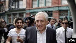 Strauss Kahn volvió a Francia después de que los cargos de asalto sexual en su contra fueron retirados en Estados Unidos.