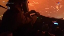 Կալիֆոռնիայի Մարլեւիլ քաղաքի հրշեջները կրակի բոցերի միջով շտապում են փրկել բնակելի կառույցը