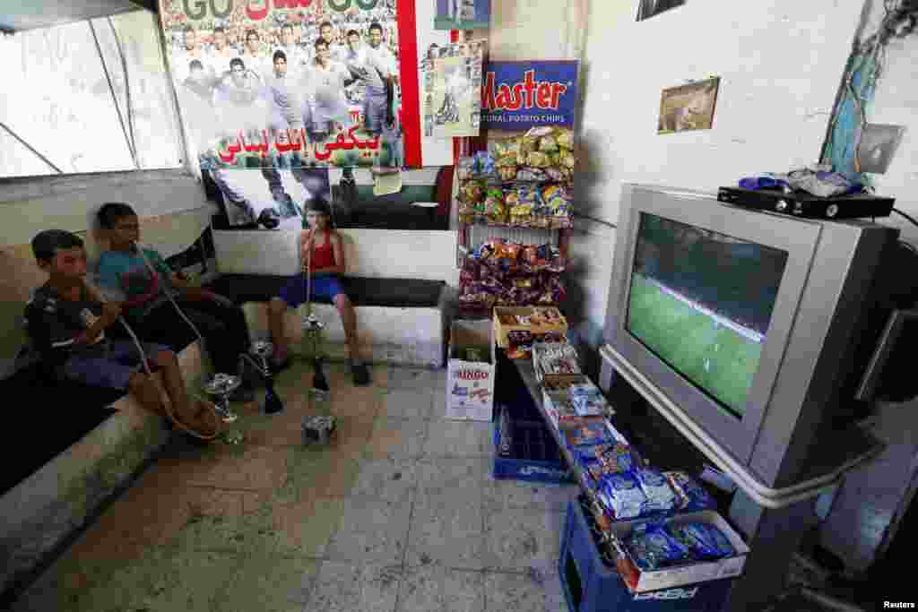 مشرق وسطیٰ کے ممالک میں شیشہ نوشی بچوں میں بھی تیزی سے فروغ پا رہی ہے۔