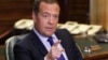 Medvedev upozorava: Hapšenje Putina značilo bi "objavu rata"