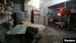 Пустая комната в поврежденном полевом госпитале, после авиаударов в повстанческом районе Алеппо. 1 октября 2016.
