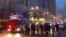香港警方防暴隊裝甲車及水炮車在荃灣街道上推進