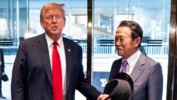 美國前總統特朗普（Donald Trump）星期二（4月23日）在紐約會見了現年83歲的日本執政黨自民黨副總裁、前首相麻生太郎。 （美聯社）