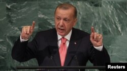 Serokê Tirkîyê Recep Tayyîp Erdogan li Civata Giştî ya Neteweyên Yekbûyî (NY) ya li New York diaxife, 20 Îlon, 2022.