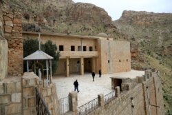 Pemandangan Biara Rabban Hormizd terlihat di Alqosh, Irak, 18 Februari 2021. (Foto: REUTERS/Thaier al-Sudani)