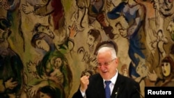 Reuven Rivlin, a former speaker of parliament, gestures during his speech after he was elected Israel's president at the Knesset, Israel's parliament, in Jerusalem June 10, 2014. Rivlin, a right-wing legislator opposed to the creation of a Palestinian sta