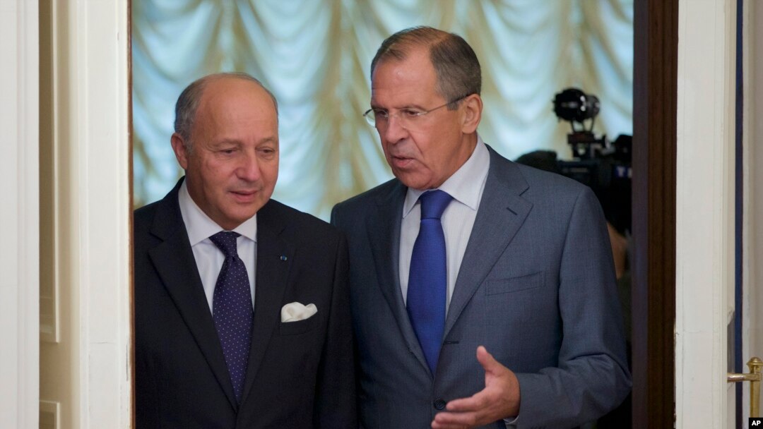 Ngoại trưởng Pháp Laurent Fabius và Ngoại trưởng Nga Sergey Lavrov trước cuộc họp ở Moscow, Nga, 17/9/13