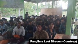 Ratusan etnis Muslim-Rohingya yang terdampar di perairan Aceh, Minggu, 6 Maret 2022. (Courtesy: Panglima Laot Bireuen)