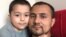 Ibrohim Abliz to'rt yashar o'g'li bilan Polshada, 2022-yil, mart.