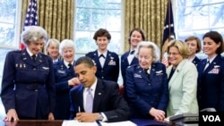 Ileana Ros Lehtinen, extremo derecho, asegura que nunca se sintió discriminada y que cuando alguien la trataba mal, ella respondía con respeto y más trabajo. En esta foto aparece con el expresidente de Estados Unidos, Barack Obama.