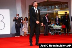 Aktor Antonio Banderas di ajang festival film Venice di Italia, 4 September 2021 (dok: Joel C Ryan/Invision/AP)