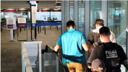 Hoa Kỳ ‘đánh giá cao’ Việt Nam phối hợp bắt và di lý tội phạm về Mỹ | VOA