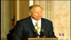 2015-01-04 美國之音視頻新聞: 美國首位民選黑人參議員去世享年95 歲
