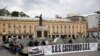 Residentes de la región cocalera del Catatumbo acampan en la Plaza Bolívar en Bogotá, Colombia, después de viajar a la capital para solicitar una reunión con el presidente Gustavo Petro el miércoles 29 de enero de 2025.