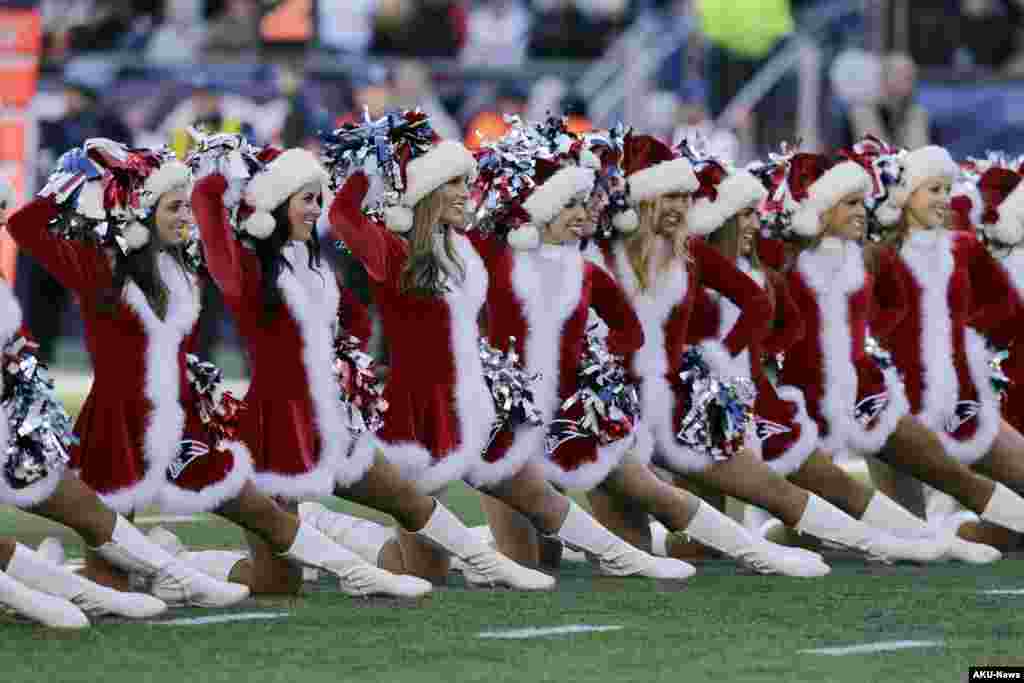 The New England Patriots cheerleaders, wearing Santa Claus outfits, perform in the first half of an NFL football game against the Miami Dolphins in Foxborough, Massachusetts, USA, Dec. 14, 2014.