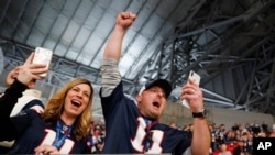 Fans cheer as the New England Patriots' Tom Brady takes the field before the NFL Super Bowl LIII football game between the Los Angeles Rams and the New England Patriots, Feb. 3, 2019, in Atlanta, Georgia.