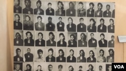 A photograph depicted Khmer Rouge victims at Toul Sleng Genocide Museum, September 22, 2016. (Nem Sopheakpanha/VOA Khmer)