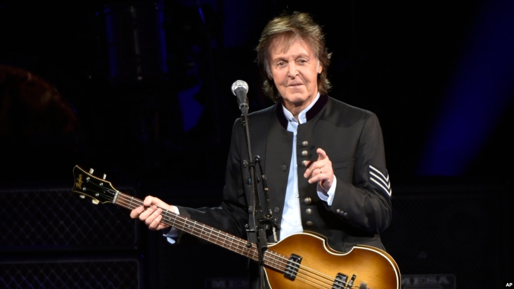 ARCHIVO- Paul McCartney durante la gira One on One, en el Hollywood Casino de Tinley Park, Illinois, en 2017.