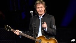 ARCHIVO- Paul McCartney durante el One on One Tour en el Hollywood Casino Amphitheatre de Tinley Park, Illinois, en 2017.