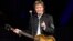 ARCHIVO- Paul McCartney durante el One on One Tour en el Hollywood Casino Amphitheatre de Tinley Park, Illinois, en 2017.