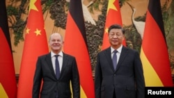 ဂျာမန်ဝန်ကြီးချုပ် Olaf Scholz နဲ့ တရုတ်သမ္မတ Xi Jinping တို့ တရုတ်နိုင်ငံ ဘေဂျင်းမြို့မှာ တွေ့ဆုံစဉ်။ ( 