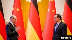 中国总理李克强在北京人大会堂会晤到访的德国总理朔尔茨。（2022年11月4日）